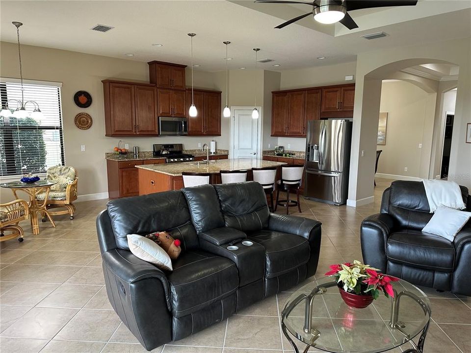 For Rent: $3,000 (2 beds, 2 baths, 2132 Square Feet)