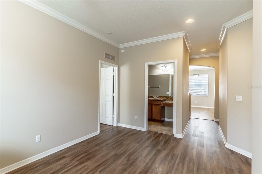 For Sale: $535,000 (3 beds, 2 baths, 2562 Square Feet)