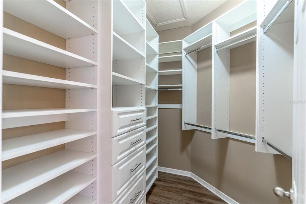 For Sale: $535,000 (3 beds, 2 baths, 2562 Square Feet)