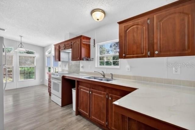 For Sale: $220,998 (3 beds, 2 baths, 1296 Square Feet)