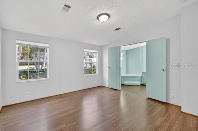 For Sale: $220,998 (3 beds, 2 baths, 1296 Square Feet)