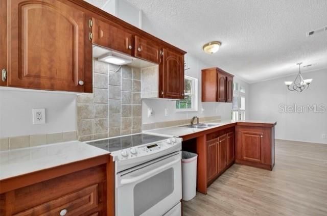 For Sale: $220,998 (3 beds, 2 baths, 1296 Square Feet)