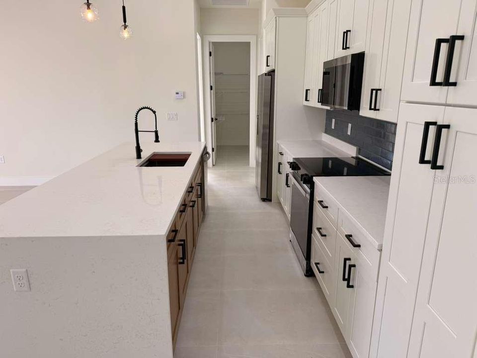 For Sale: $490,000 (4 beds, 3 baths, 2286 Square Feet)