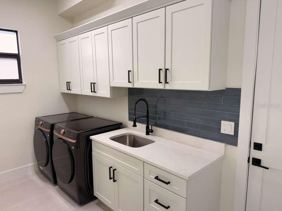 For Sale: $490,000 (4 beds, 3 baths, 2286 Square Feet)