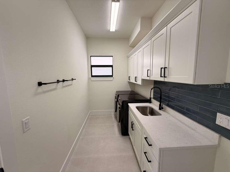 For Sale: $490,000 (4 beds, 3 baths, 2286 Square Feet)