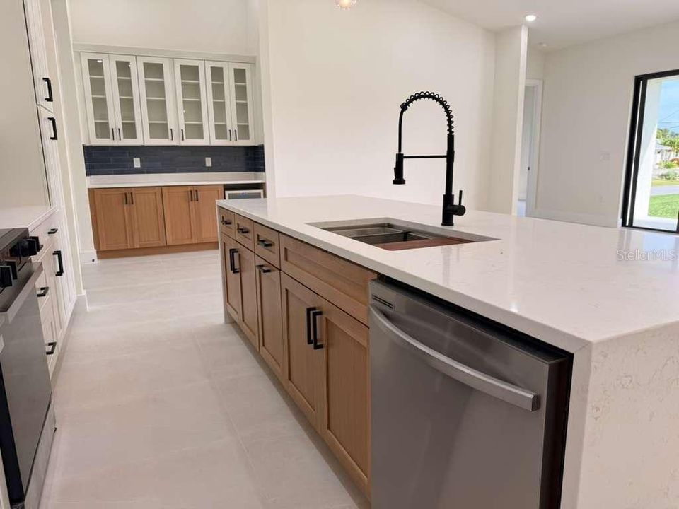 For Sale: $490,000 (4 beds, 3 baths, 2286 Square Feet)