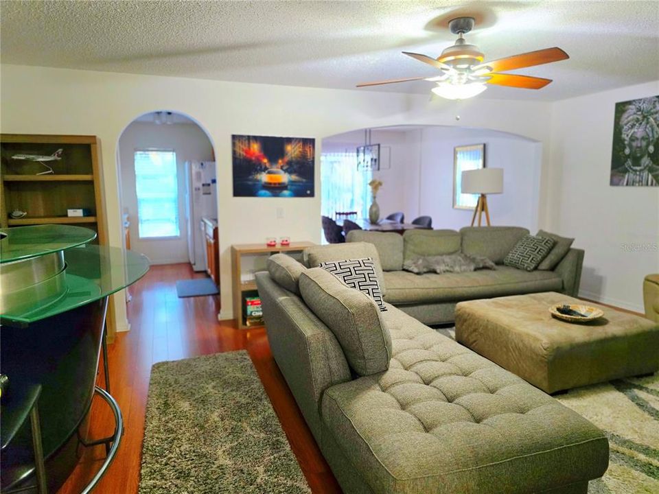 На продажу: $278,000 (3 спален, 2 ванн, 1635 Квадратных фут)