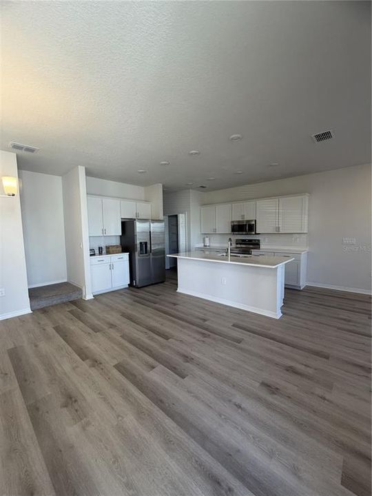 For Rent: $2,350 (3 beds, 2 baths, 3485 Square Feet)