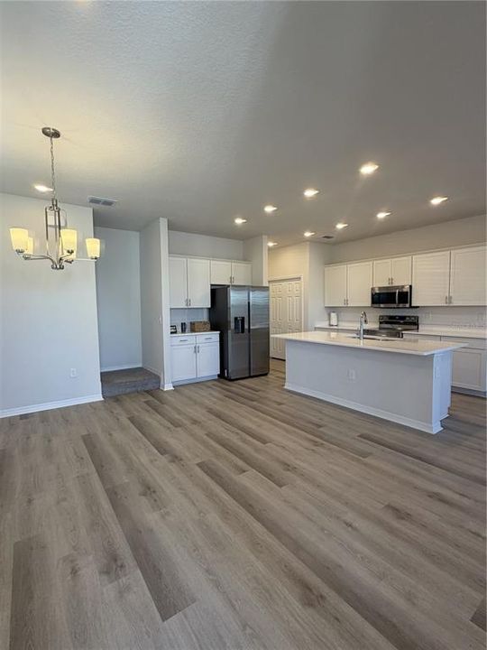 For Rent: $2,350 (3 beds, 2 baths, 3485 Square Feet)