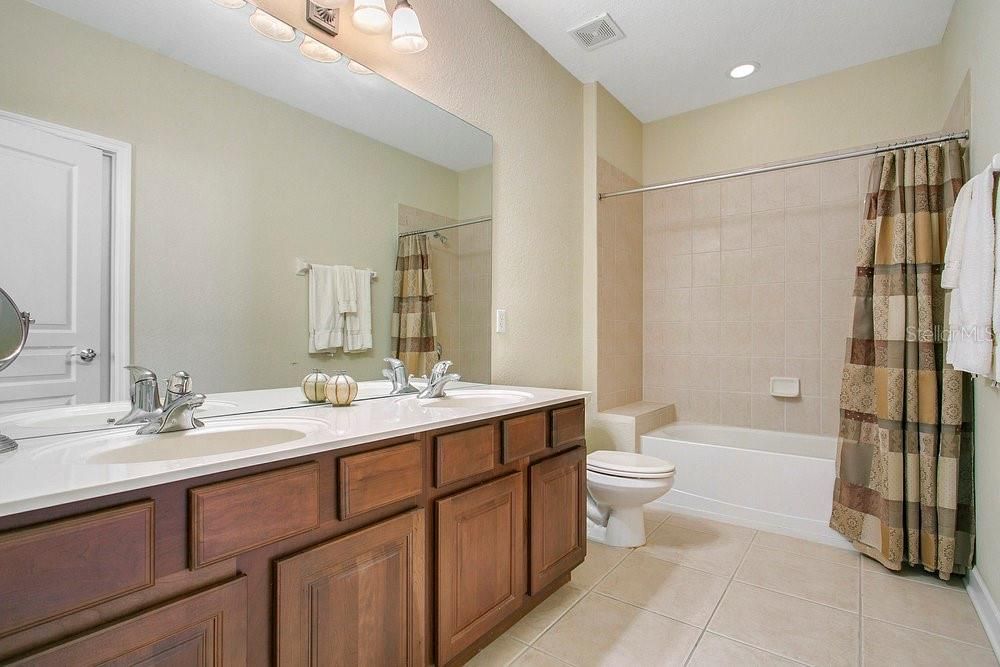 На продажу: $449,000 (3 спален, 2 ванн, 2369 Квадратных фут)