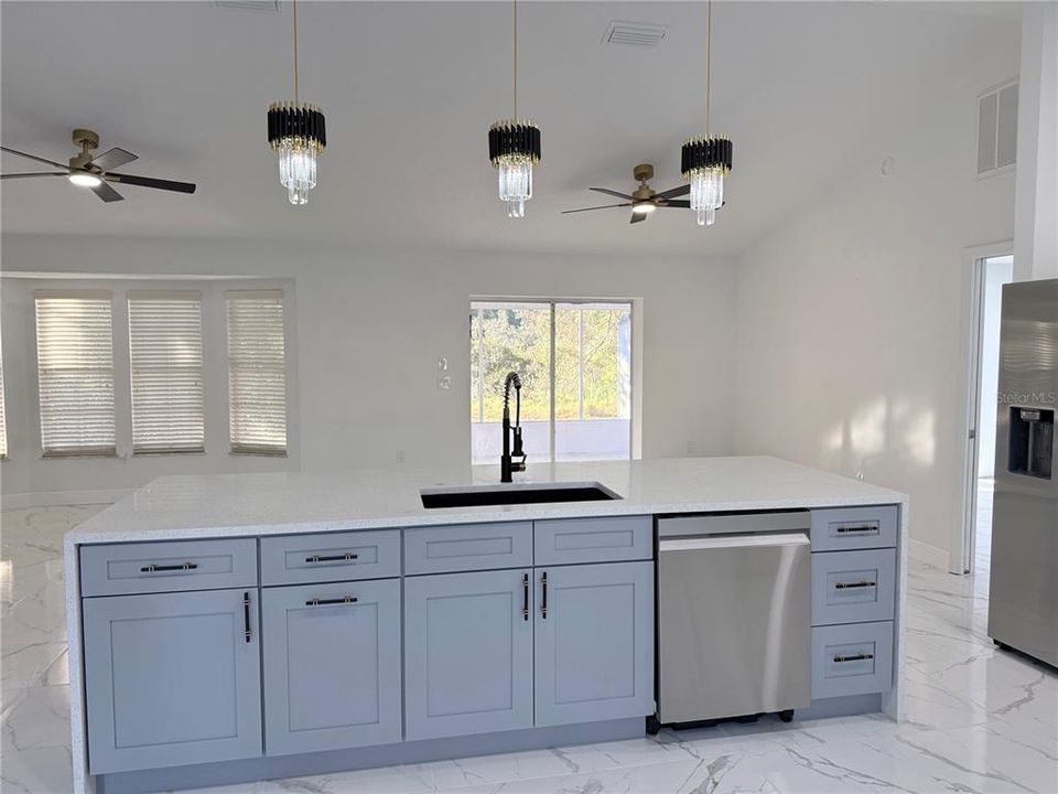 For Sale: $320,000 (3 beds, 2 baths, 1523 Square Feet)