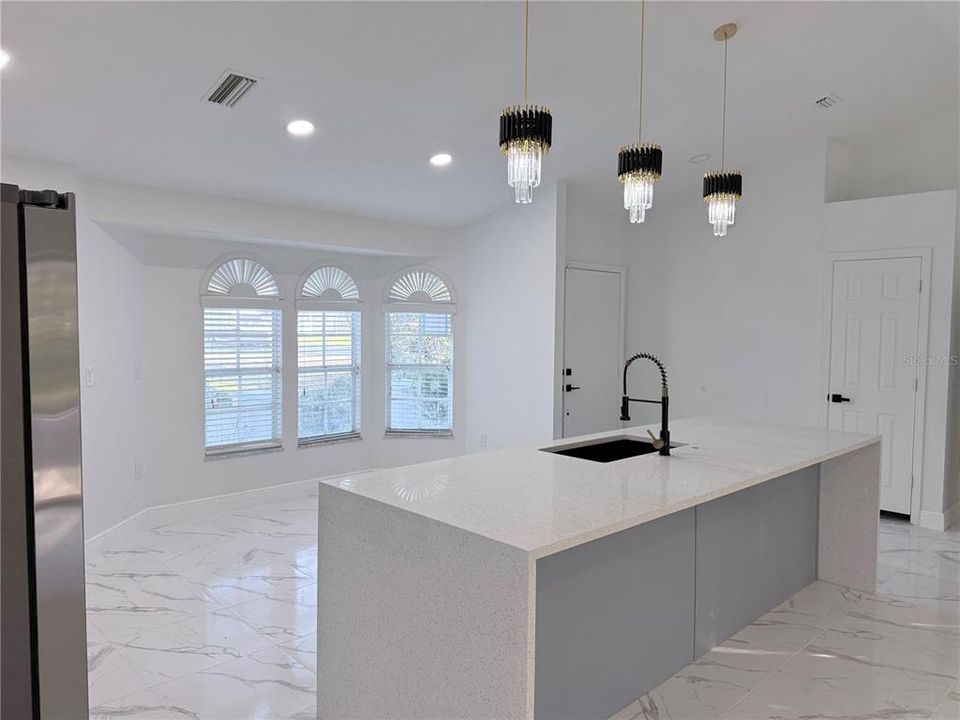 For Sale: $320,000 (3 beds, 2 baths, 1523 Square Feet)