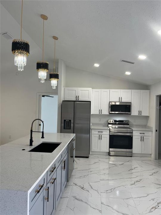 For Sale: $320,000 (3 beds, 2 baths, 1523 Square Feet)