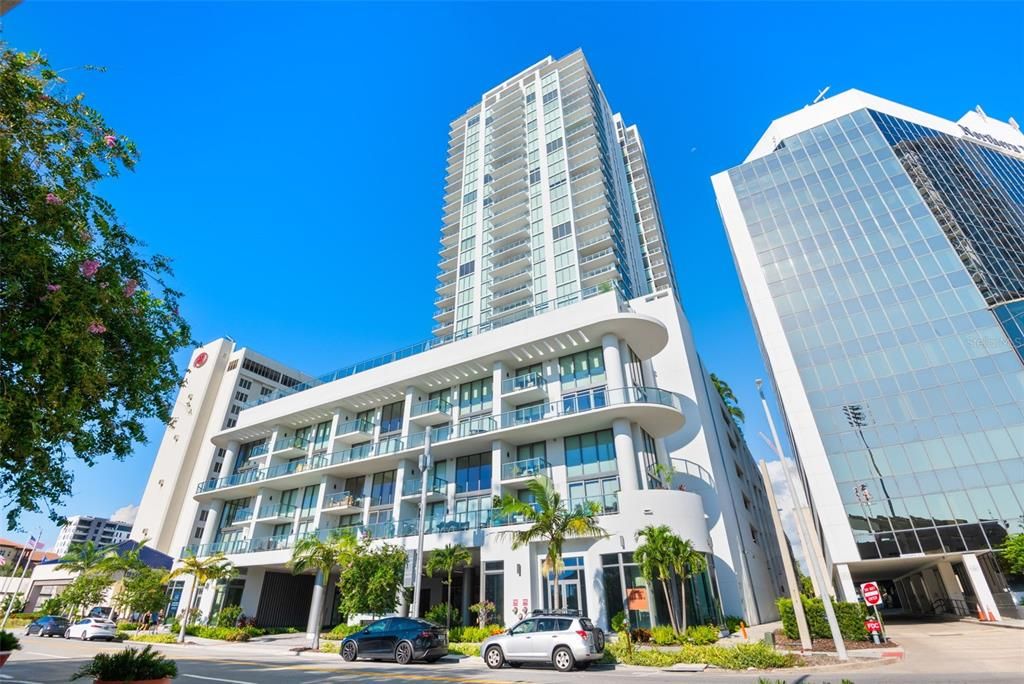 For Sale: $3,000,000 (2 beds, 3 baths, 2006 Square Feet)