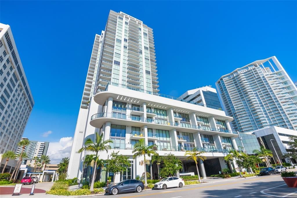 For Sale: $3,000,000 (2 beds, 3 baths, 2006 Square Feet)