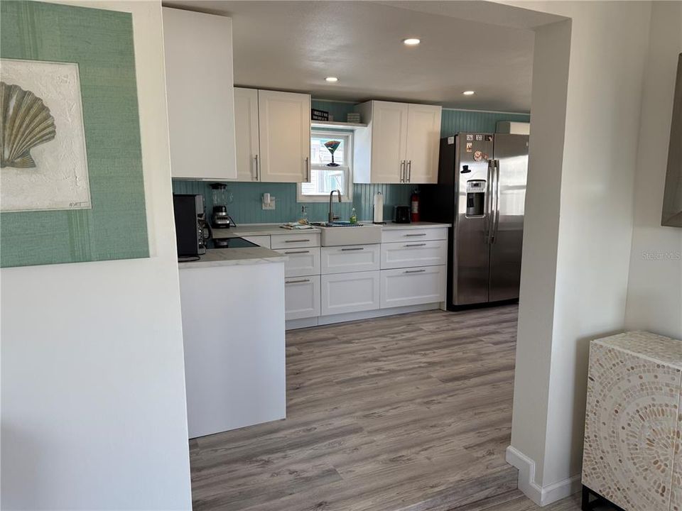 For Sale: $298,000 (1 beds, 1 baths, 436 Square Feet)