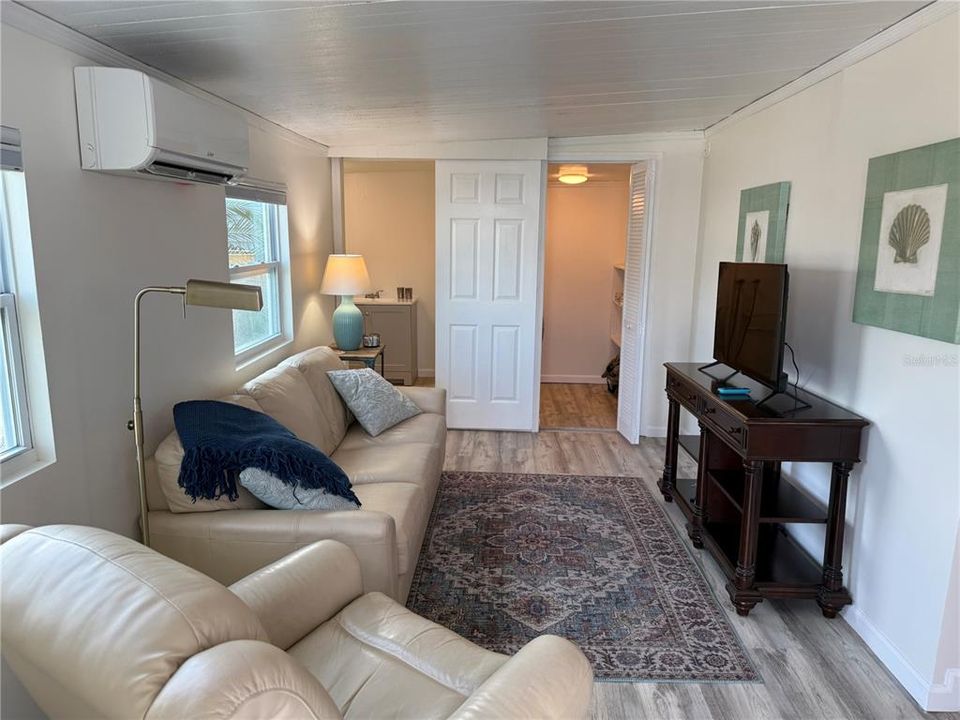 For Sale: $298,000 (1 beds, 1 baths, 436 Square Feet)