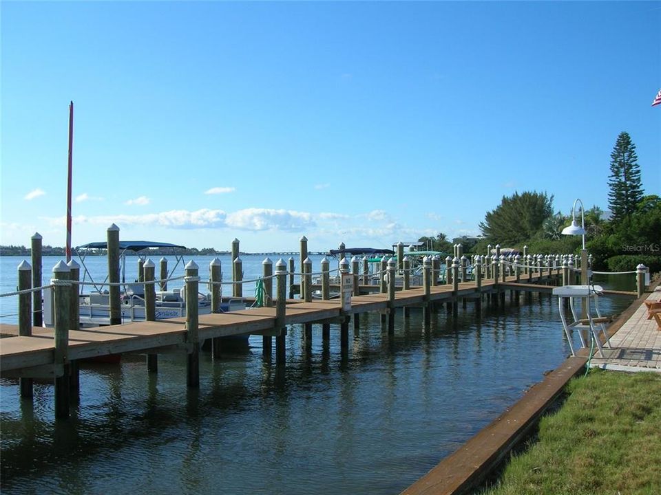 For Sale: $298,000 (1 beds, 1 baths, 436 Square Feet)