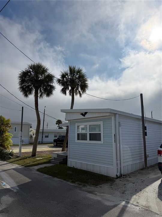 For Sale: $298,000 (1 beds, 1 baths, 436 Square Feet)