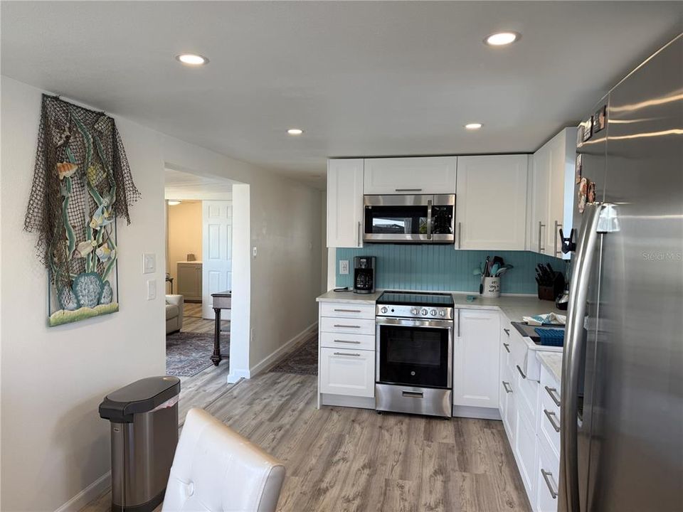 For Sale: $298,000 (1 beds, 1 baths, 436 Square Feet)