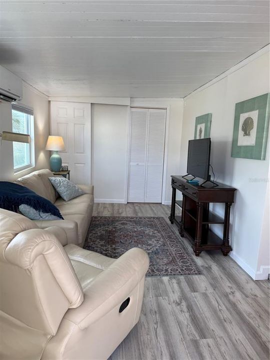 For Sale: $298,000 (1 beds, 1 baths, 436 Square Feet)