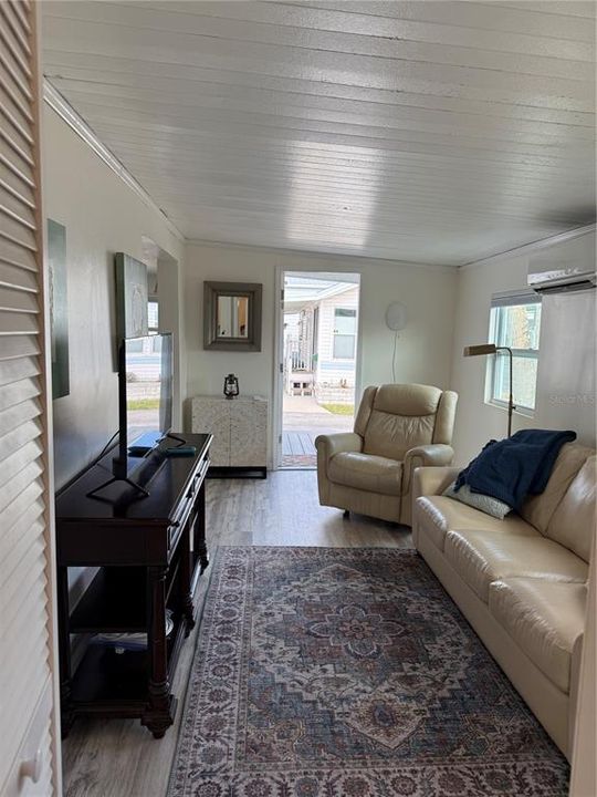 For Sale: $298,000 (1 beds, 1 baths, 436 Square Feet)