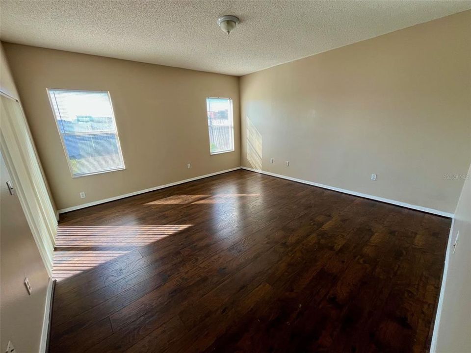 For Rent: $1,800 (4 beds, 3 baths, 2318 Square Feet)