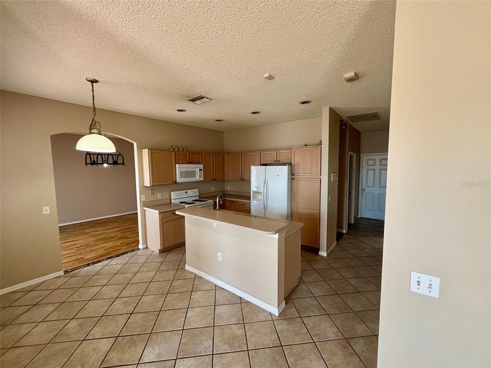 For Rent: $1,800 (4 beds, 3 baths, 2318 Square Feet)