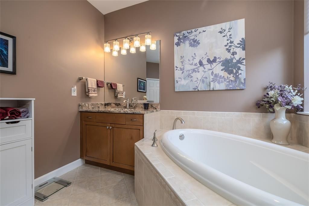 En Venta: $575,000 (4 camas, 3 baños, 2656 Pies cuadrados)