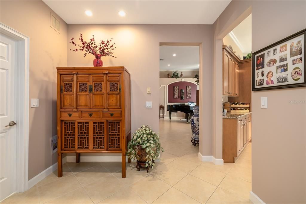 En Venta: $575,000 (4 camas, 3 baños, 2656 Pies cuadrados)