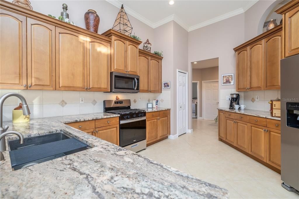 En Venta: $575,000 (4 camas, 3 baños, 2656 Pies cuadrados)