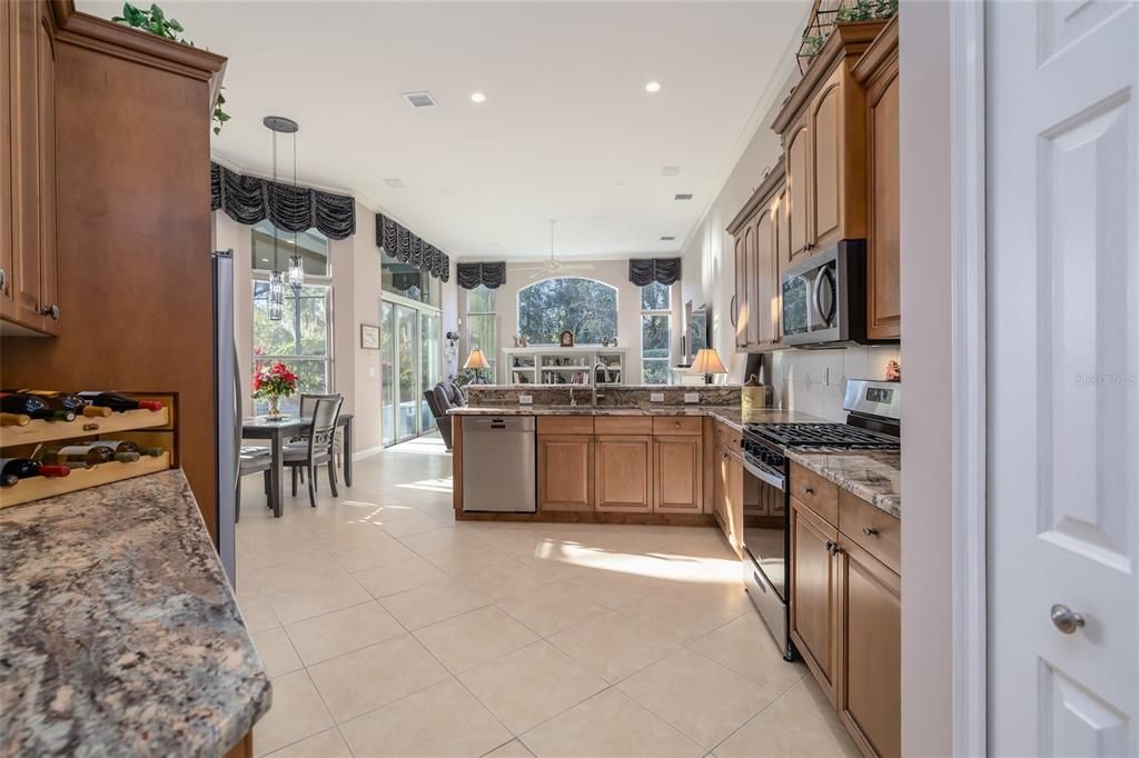 En Venta: $575,000 (4 camas, 3 baños, 2656 Pies cuadrados)