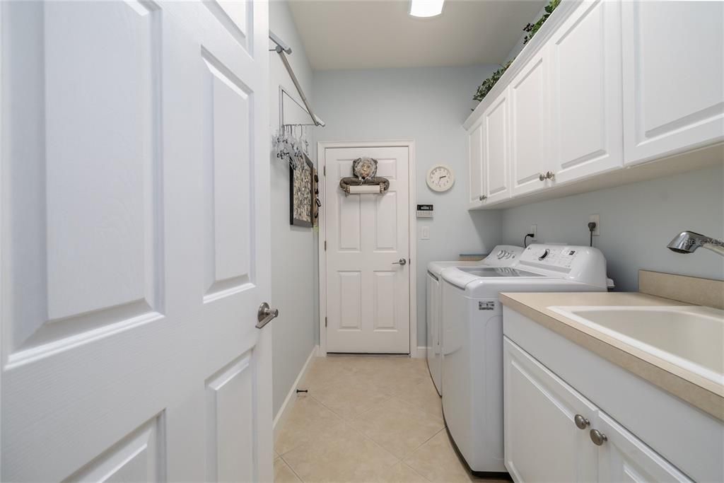 En Venta: $575,000 (4 camas, 3 baños, 2656 Pies cuadrados)