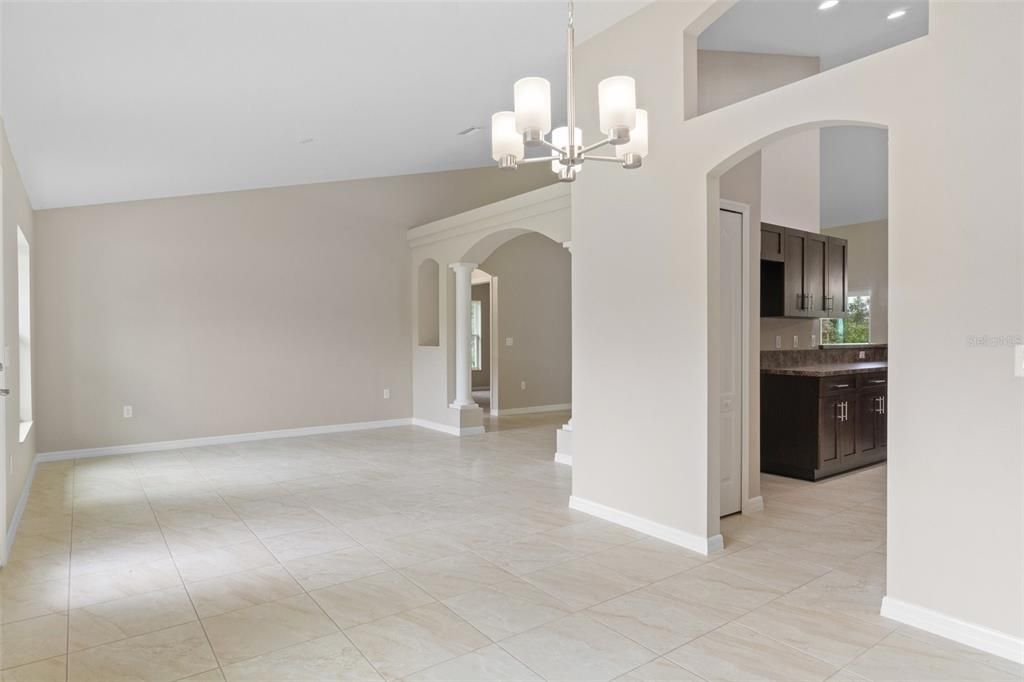 En Venta: $374,900 (4 camas, 2 baños, 2120 Pies cuadrados)