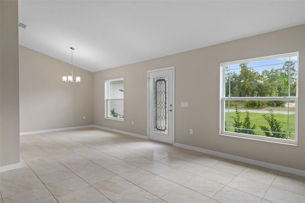 En Venta: $374,900 (4 camas, 2 baños, 2120 Pies cuadrados)