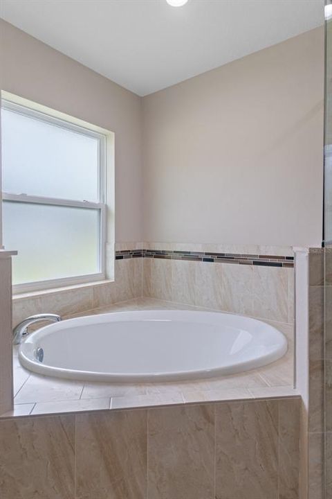 En Venta: $374,900 (4 camas, 2 baños, 2120 Pies cuadrados)