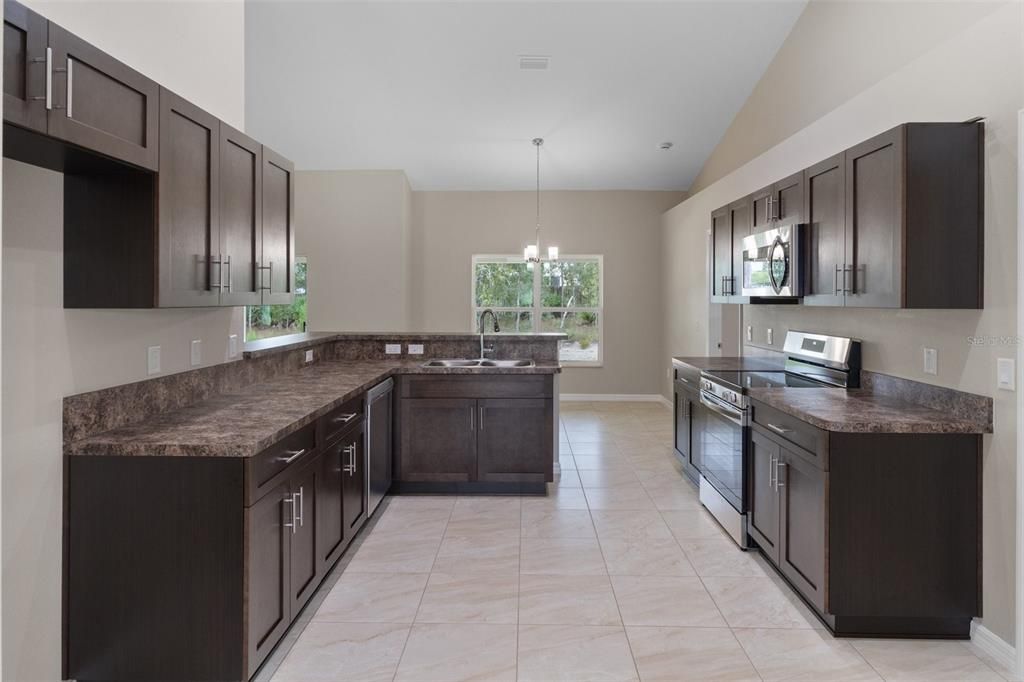 En Venta: $374,900 (4 camas, 2 baños, 2120 Pies cuadrados)