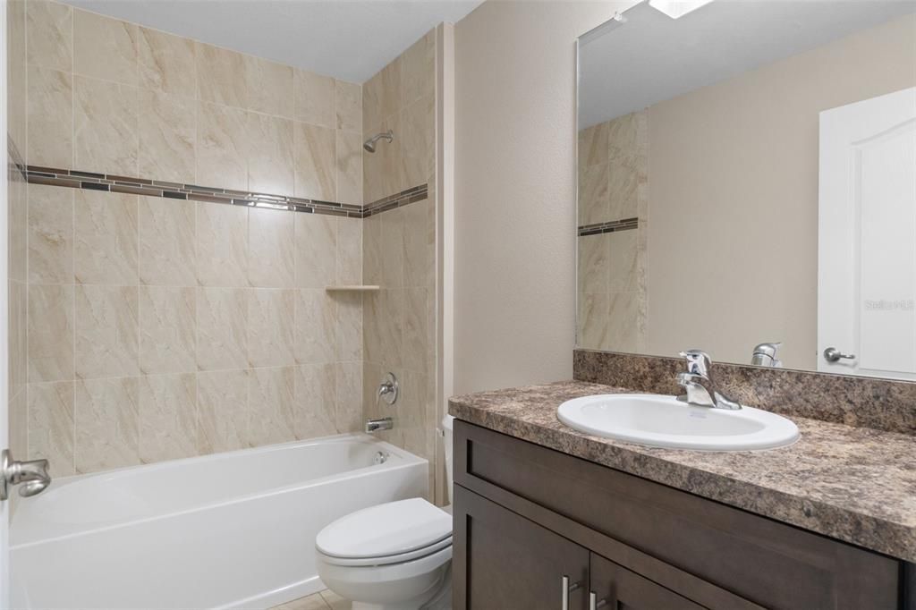 En Venta: $374,900 (4 camas, 2 baños, 2120 Pies cuadrados)