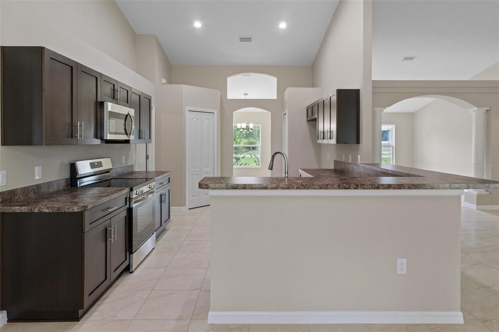 En Venta: $374,900 (4 camas, 2 baños, 2120 Pies cuadrados)