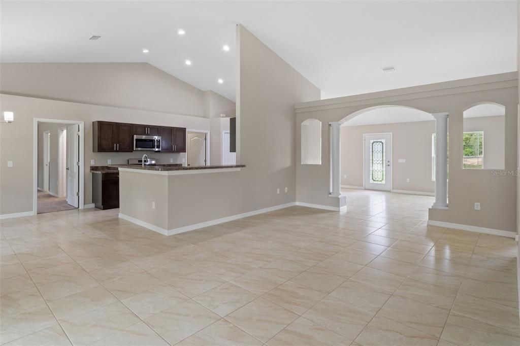 En Venta: $374,900 (4 camas, 2 baños, 2120 Pies cuadrados)