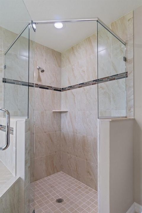 En Venta: $374,900 (4 camas, 2 baños, 2120 Pies cuadrados)