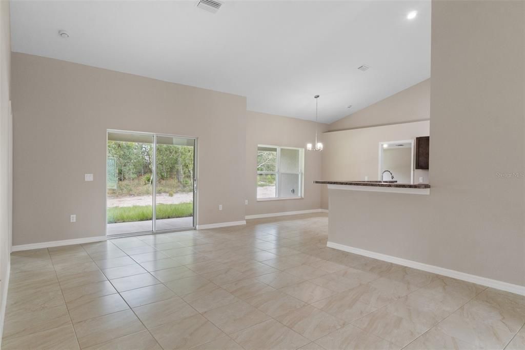 En Venta: $374,900 (4 camas, 2 baños, 2120 Pies cuadrados)