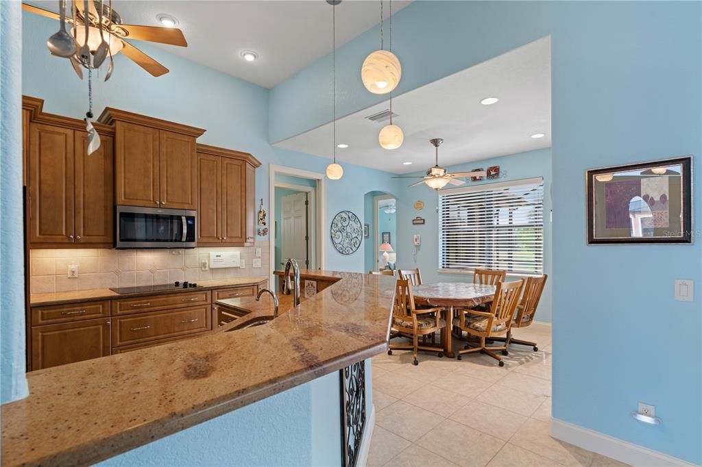 待售: $599,900 (3 贝兹, 2 浴室, 2426 平方英尺)