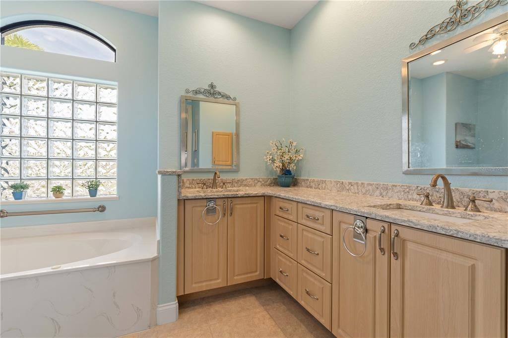 待售: $599,900 (3 贝兹, 2 浴室, 2426 平方英尺)