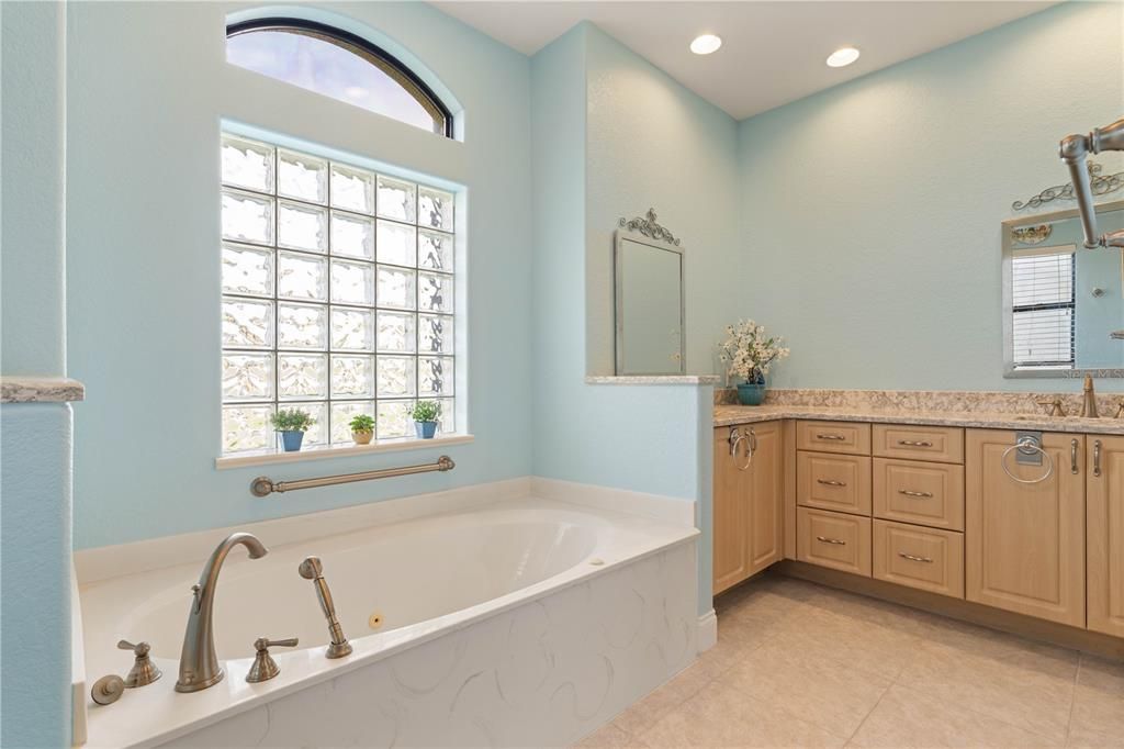 待售: $599,900 (3 贝兹, 2 浴室, 2426 平方英尺)