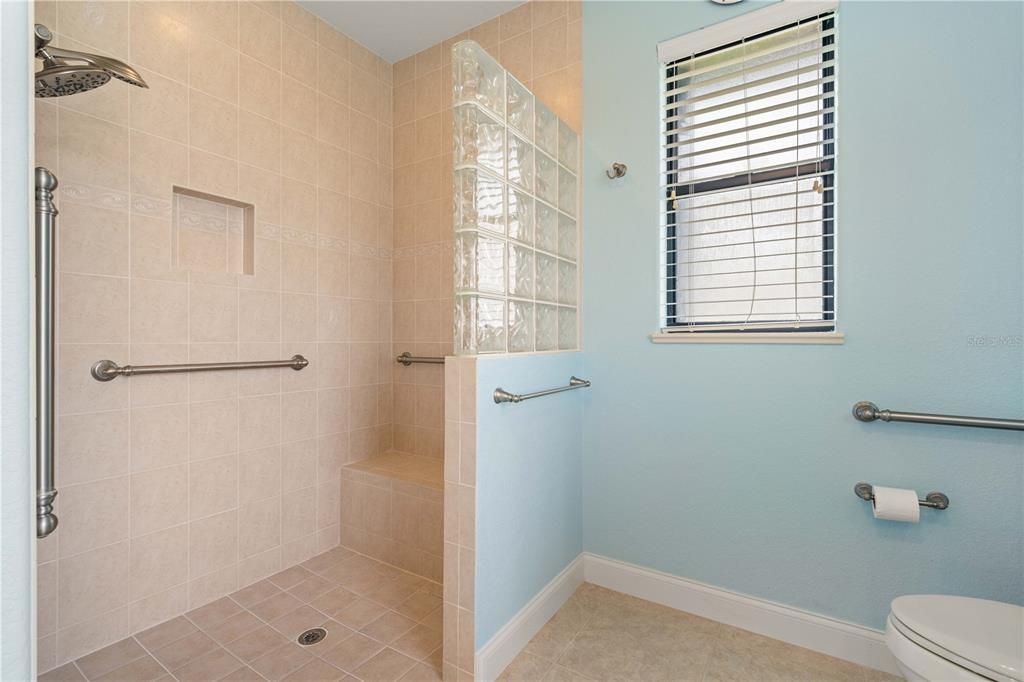 待售: $599,900 (3 贝兹, 2 浴室, 2426 平方英尺)