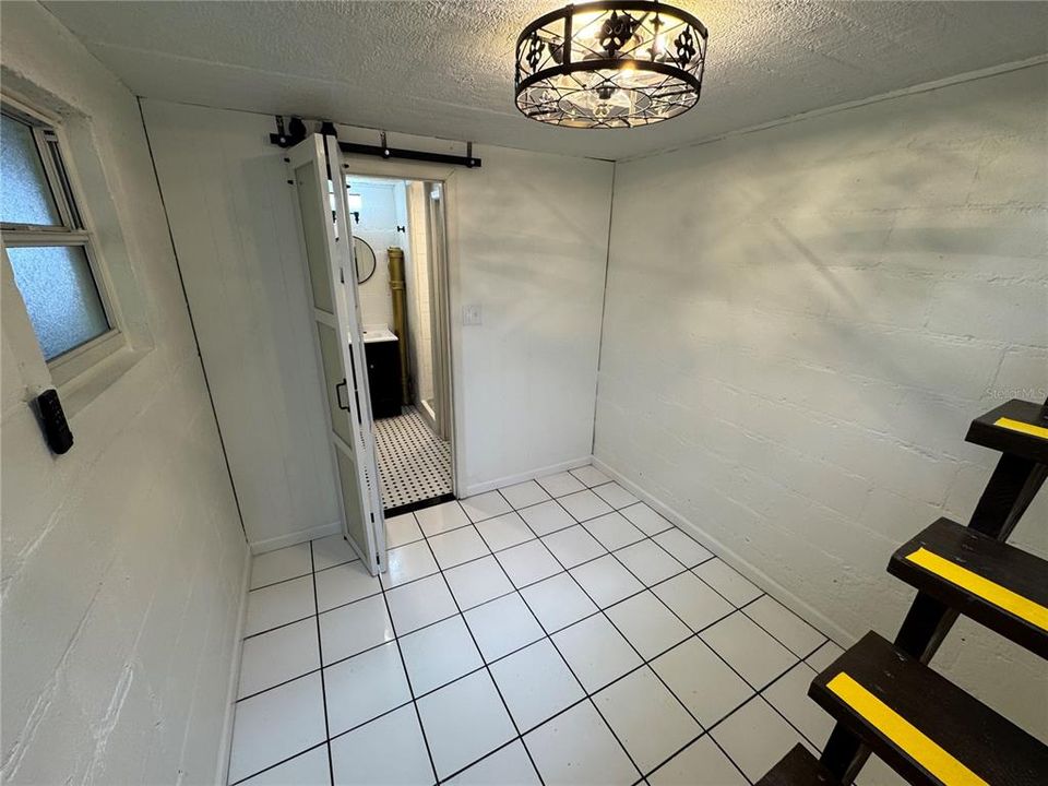 For Rent: $1,900 (3 beds, 2 baths, 1156 Square Feet)