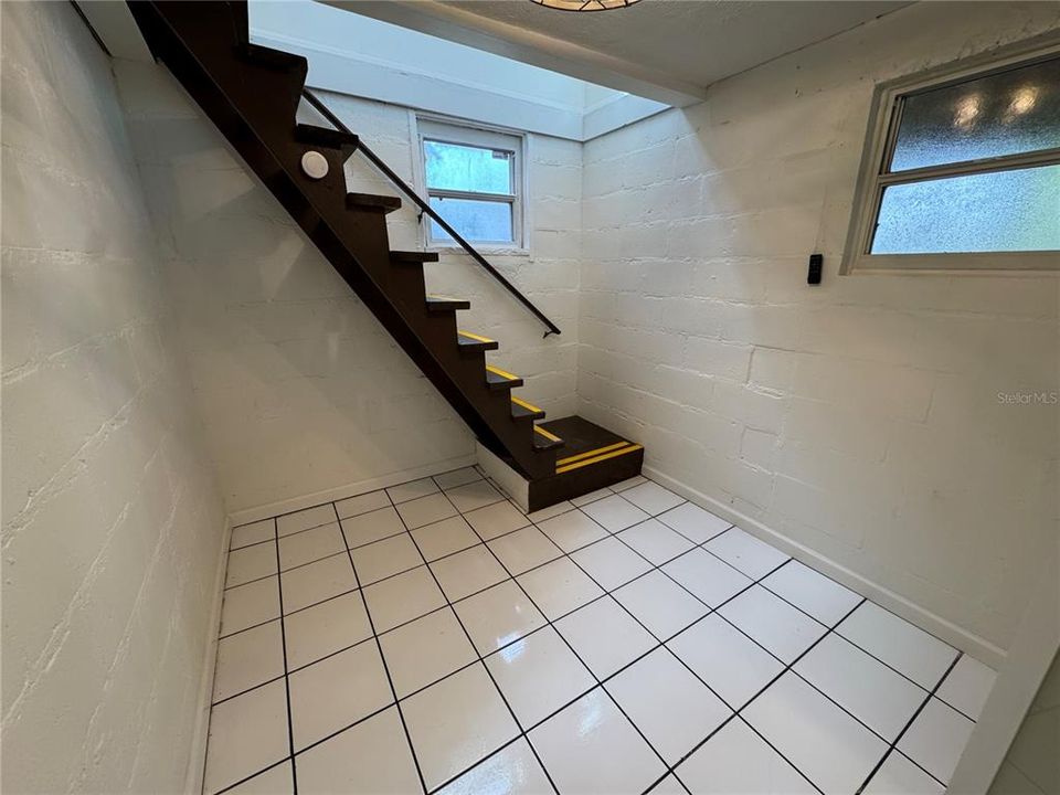 For Rent: $1,900 (3 beds, 2 baths, 1156 Square Feet)