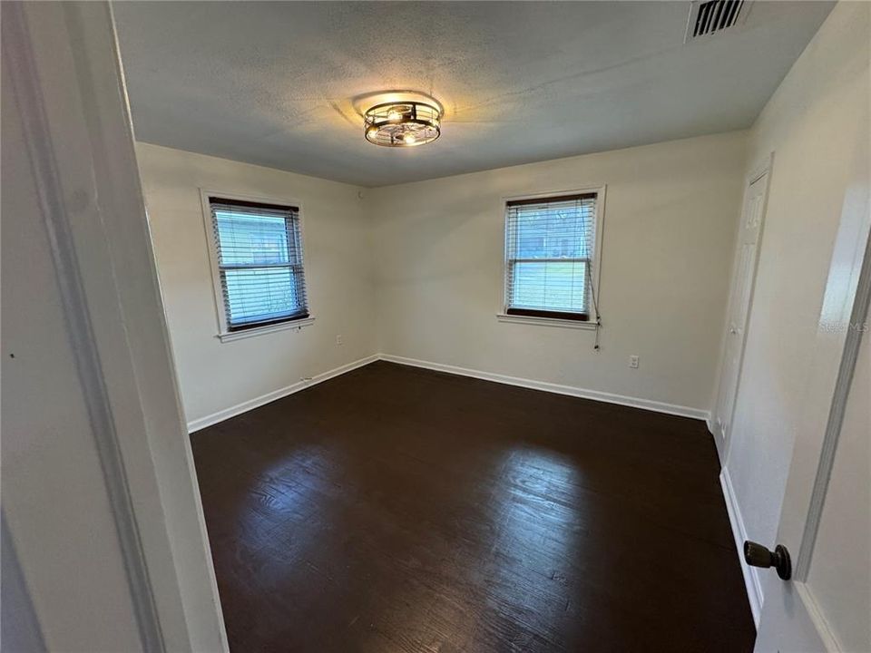 For Rent: $1,900 (3 beds, 2 baths, 1156 Square Feet)