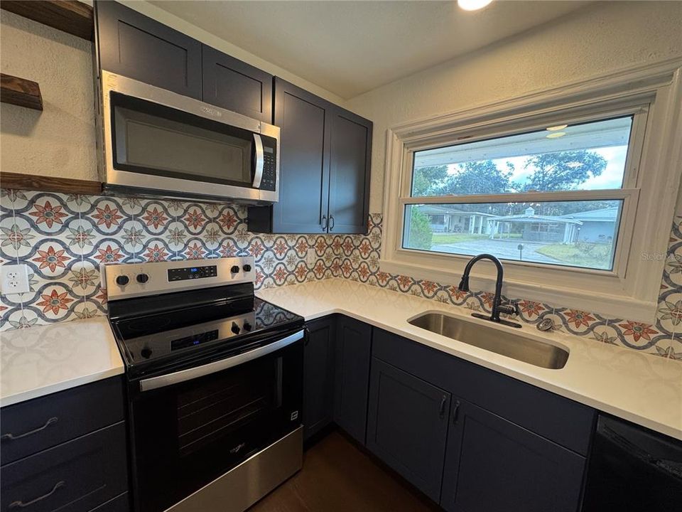 For Rent: $1,900 (3 beds, 2 baths, 1156 Square Feet)